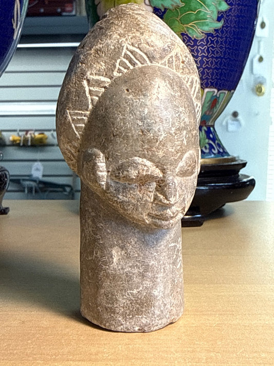 Statue en pierre – Artisanat – Ornement – Tête sculptée