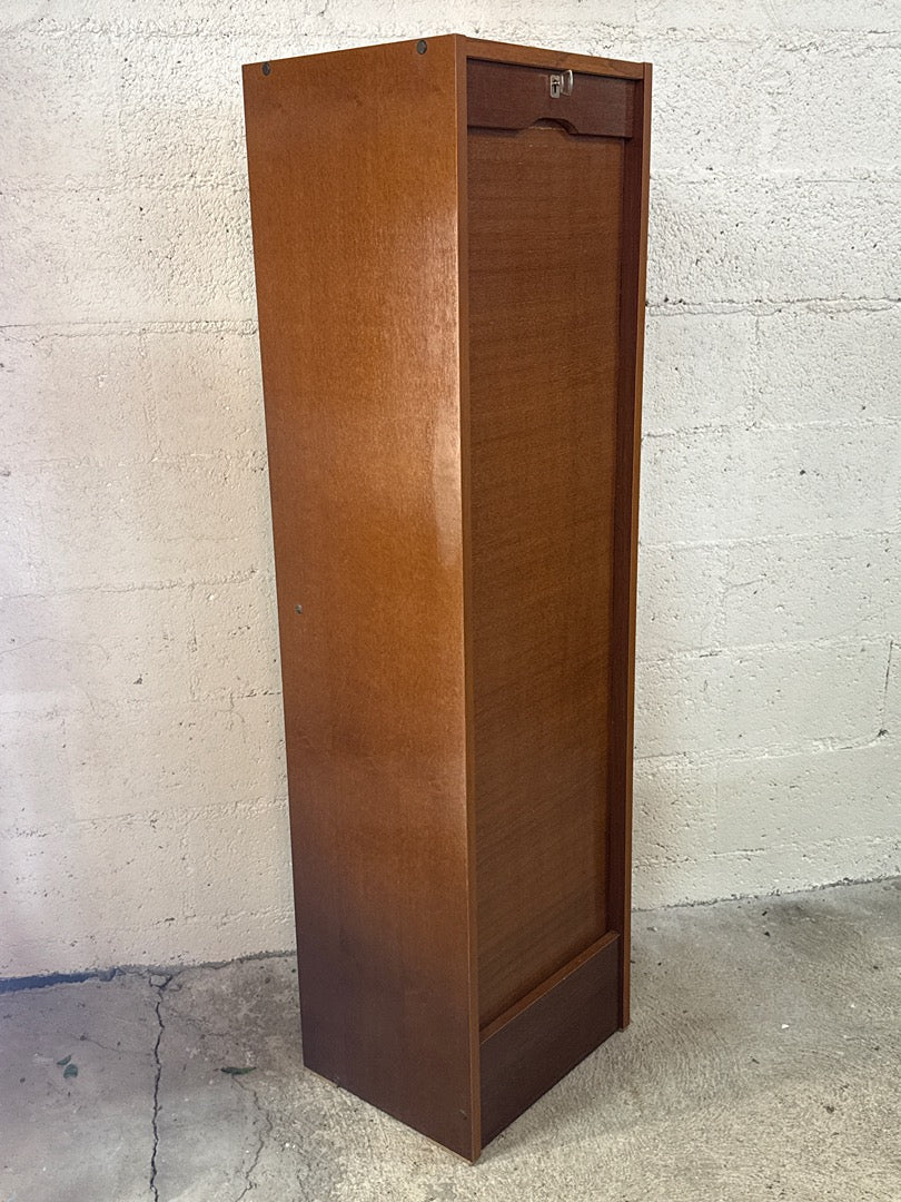 Meuble de rangement vintage – Colonne à rideau en bois