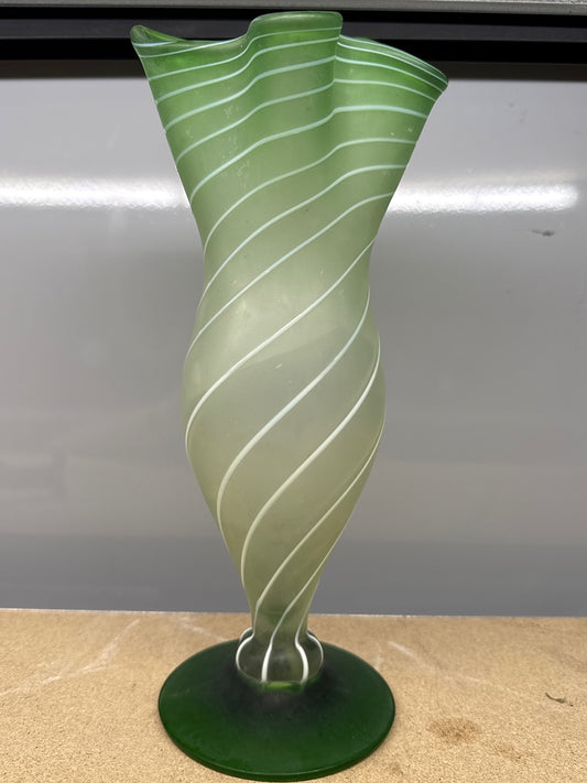 Vase – Vintage – Décoration – En verre vert torsadé