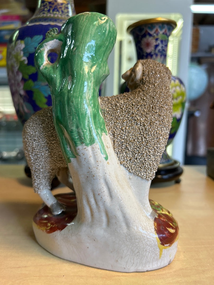 Figurine mouton – Style Staffordshire – Ornement – Céramique crème