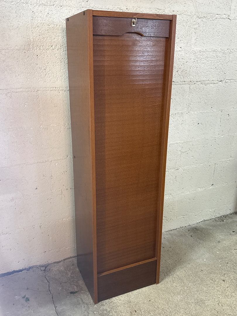 Meuble de rangement vintage – Colonne à rideau en bois