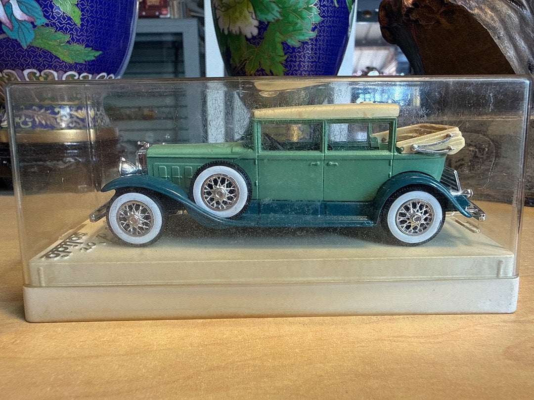 Voiture miniature – Solido Cadillac – Jouet – Vert