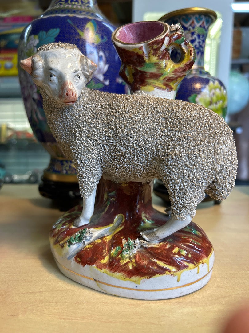 Figurine mouton – Style Staffordshire – Ornement – Céramique crème