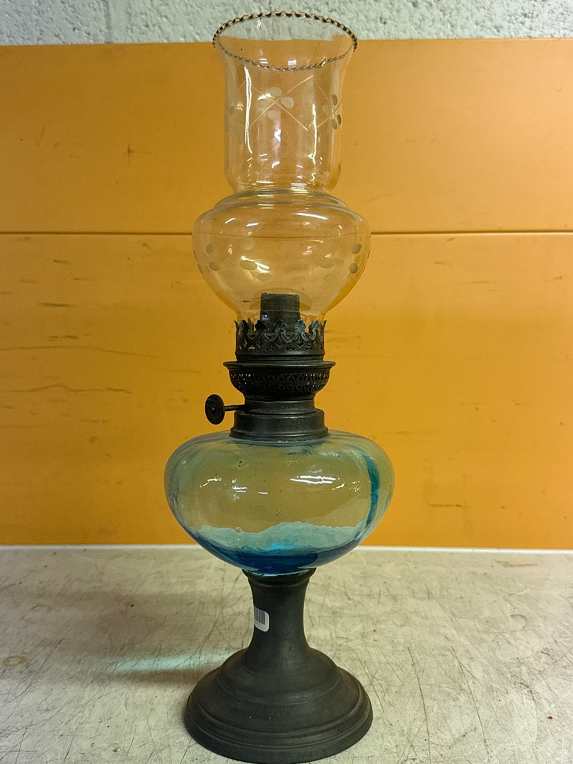 Lampe à pétrole – Ancien modèle en verre bleu et métal