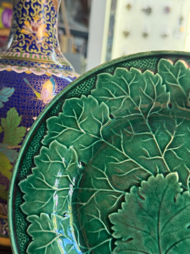 Assiette Barbotine – Art de la table – Feuilles vertes