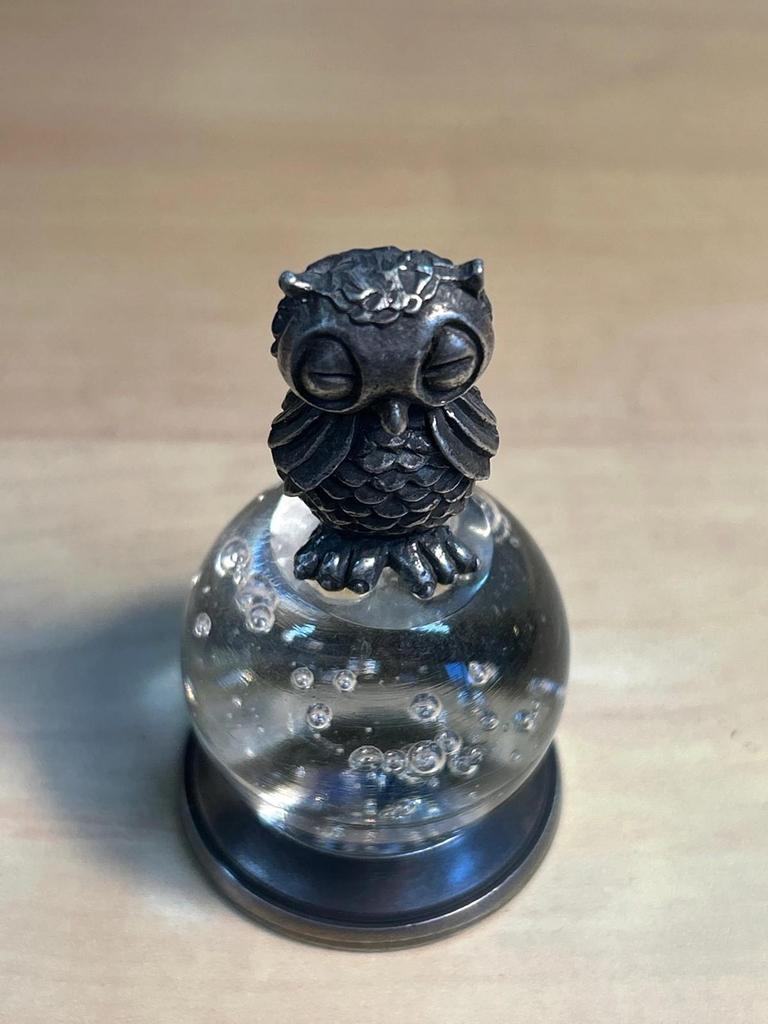 Statuette sculpté Chouette / Hibou étain et boule en verre