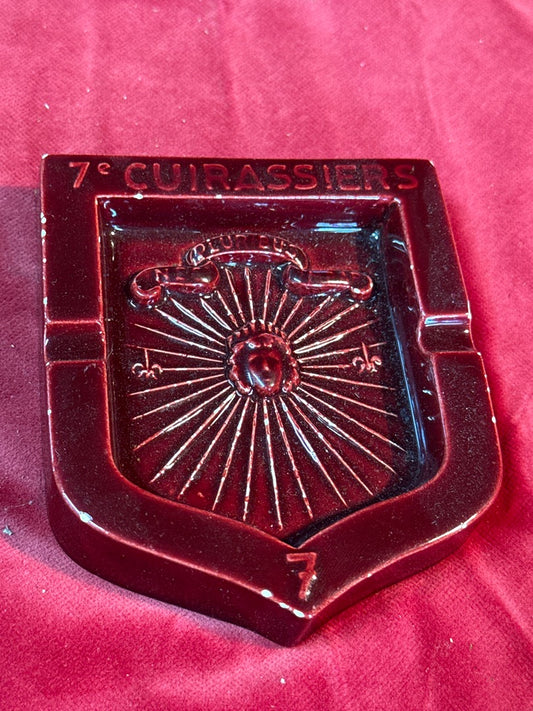 Cendrier – 7e Cuirassiers – Militaria – Céramique bordeaux