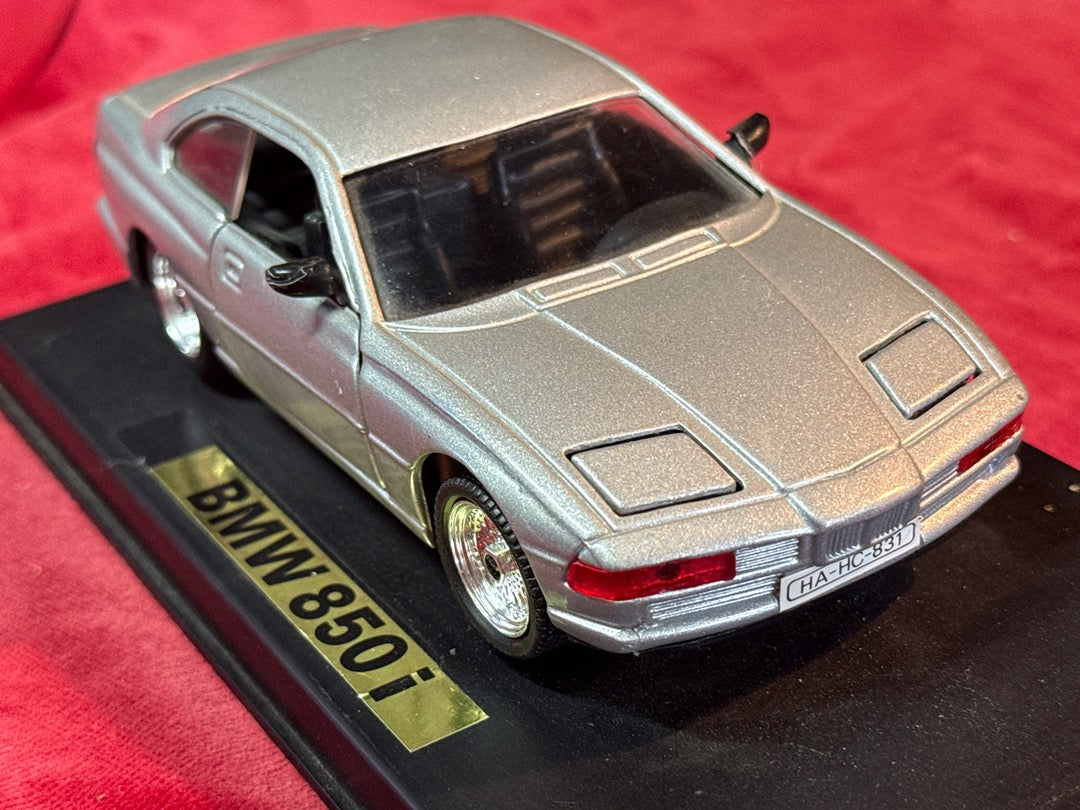 Voiture miniature – Schabak Bmw 850i – Collection – Gris argenté