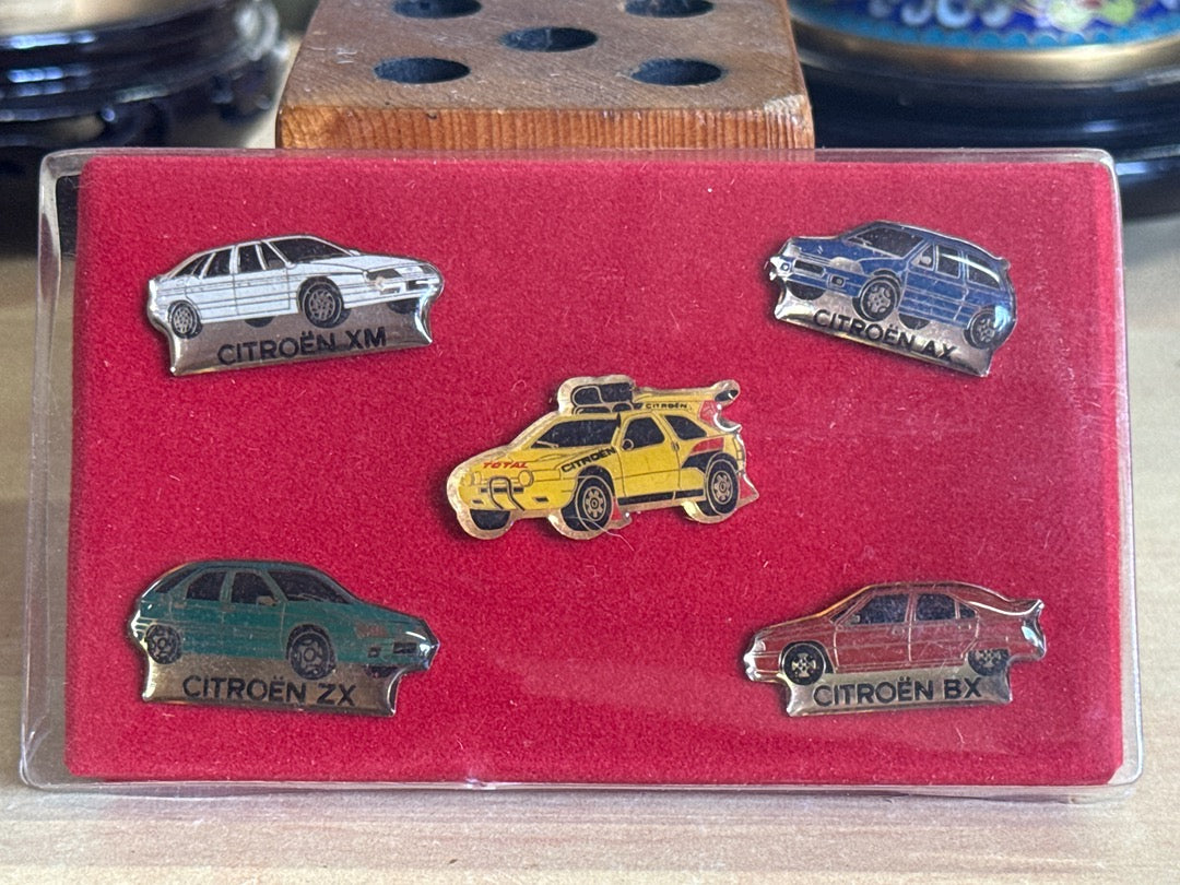 Coffret de pins – Citroën – Collection – Voitures vintage