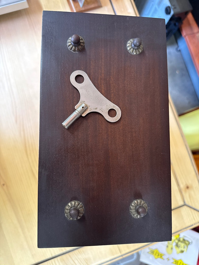 Pendule portique – Odo – Horloge – Colonnes laiton