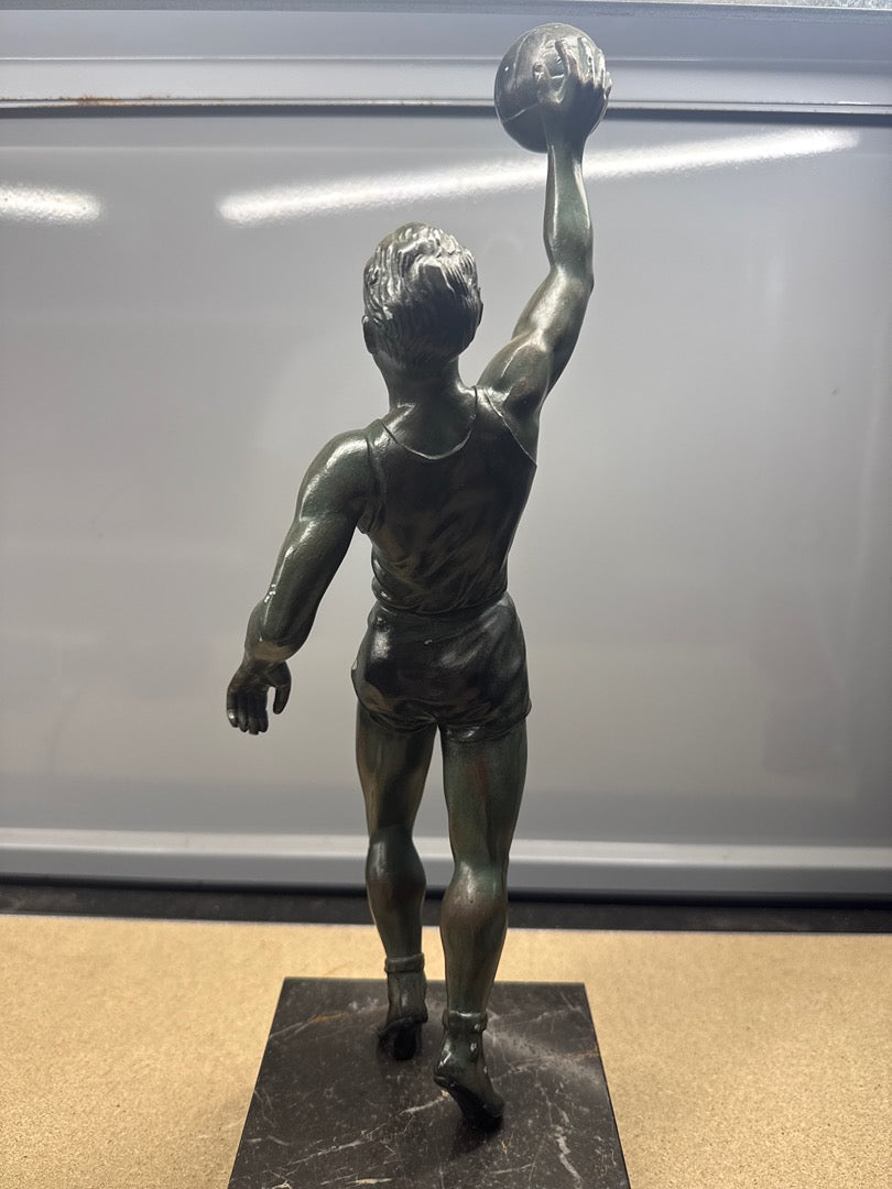 Statue – Objet de décoration – Joueur de volley patine verte