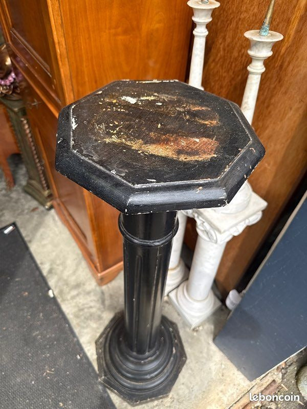 Sellette – Colonne – Ornements – En bois noir