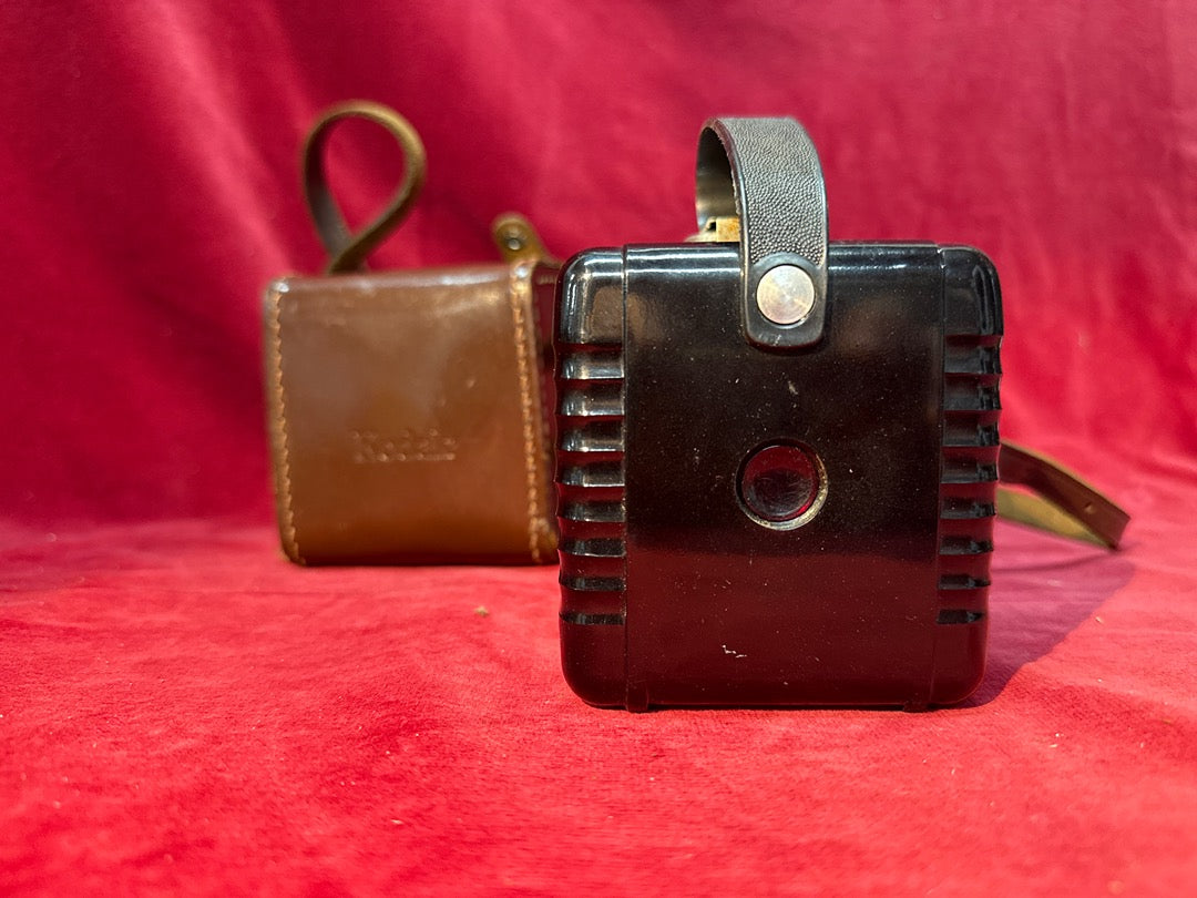 Appareil photo Brownie Flash Kodak vintage avec étui