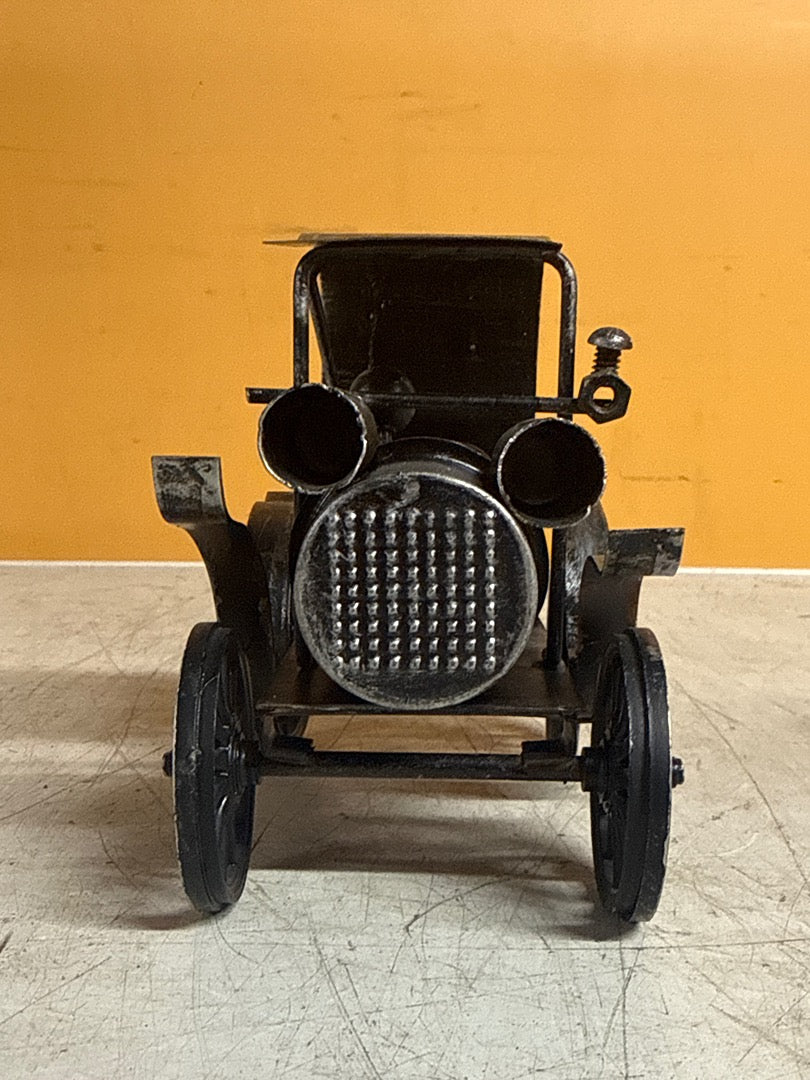 Sculpture décorative – Voiture ancienne en métal
