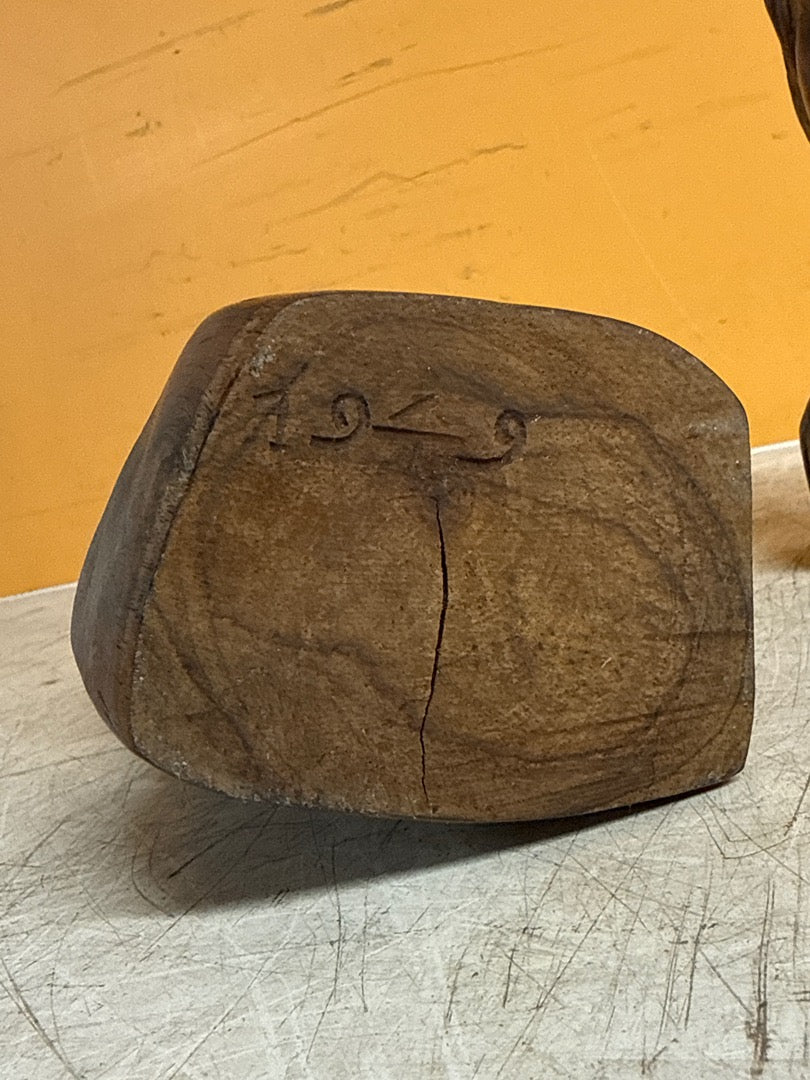 Sculpture Razaka Mahasoabe – Paire de bustes en bois 1949