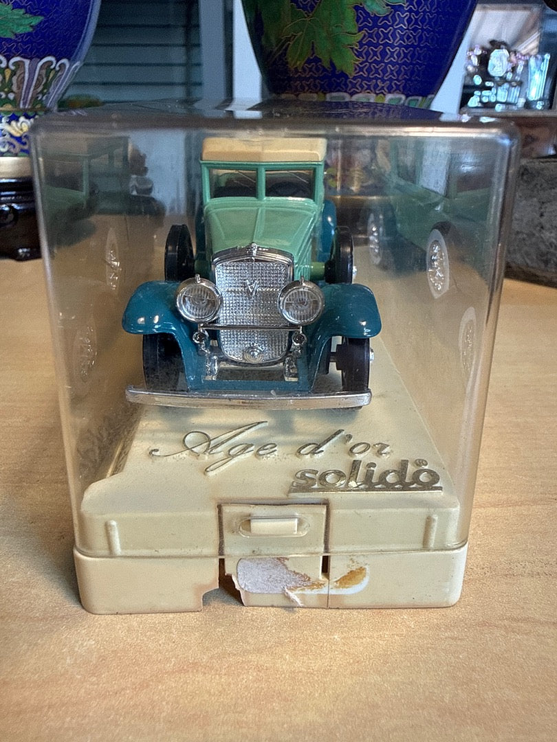 Voiture miniature – Solido Cadillac – Jouet – Vert