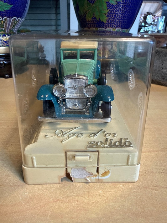 Voiture miniature – Solido Cadillac – Jouet – Vert