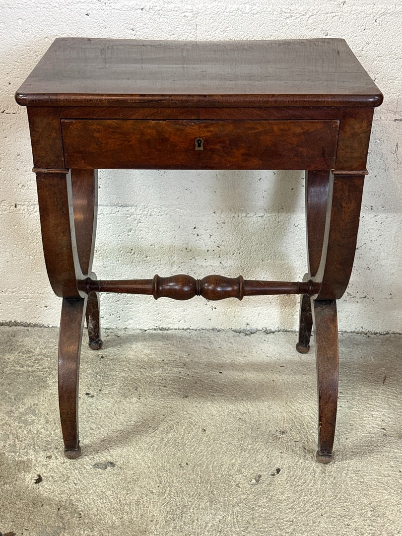 Petite table de chevet Empire en acajou