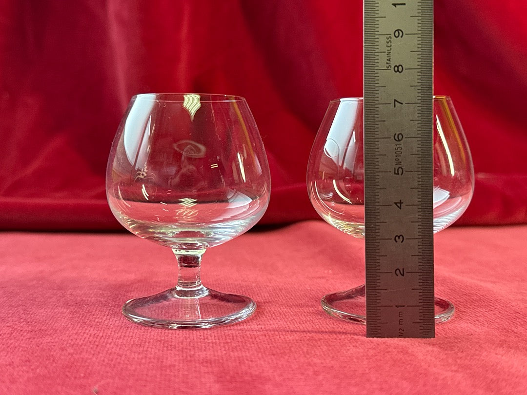 Paire de petits verres à cognac transparents, hauteur 7 cm