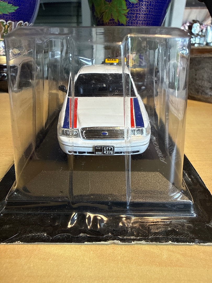 Voiture miniature – Ford Crown Victoria – Taxi – Blanc Dubai 2002