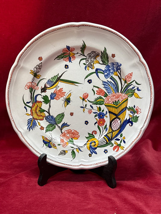 Assiette en céramique décor Vieux Rouen « Corne d’Abondance » Puy du Fou, 24,5 cm