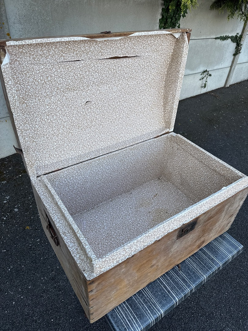 Malle bombée en bois – Vintage – Boîtes de rangement – Coffre rustique ancien