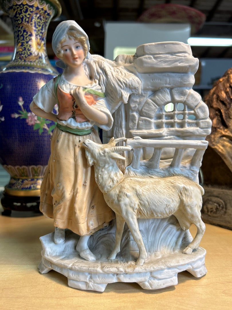 statuette vase Erphila porcelaine femme chèvre Allemagne