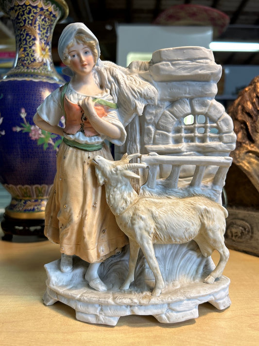 statuette vase Erphila porcelaine femme chèvre Allemagne