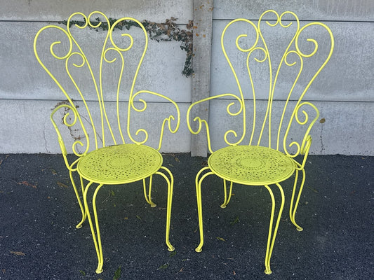 Paire de fauteuils de jardin en fer forgé jaune
