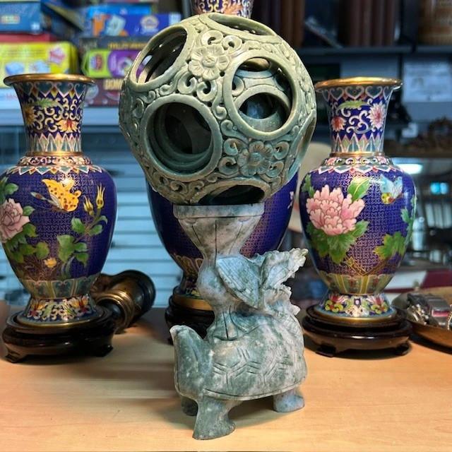 Sculpture Chinoise En Pierre Naturelle Jade Représentant Un dragon Phénix et Une Sphère