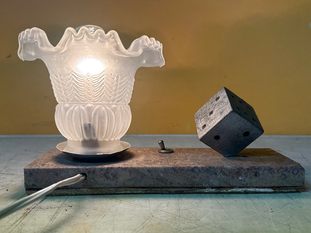 Lampe de chevet vintage – Abat-jour en verre et dé