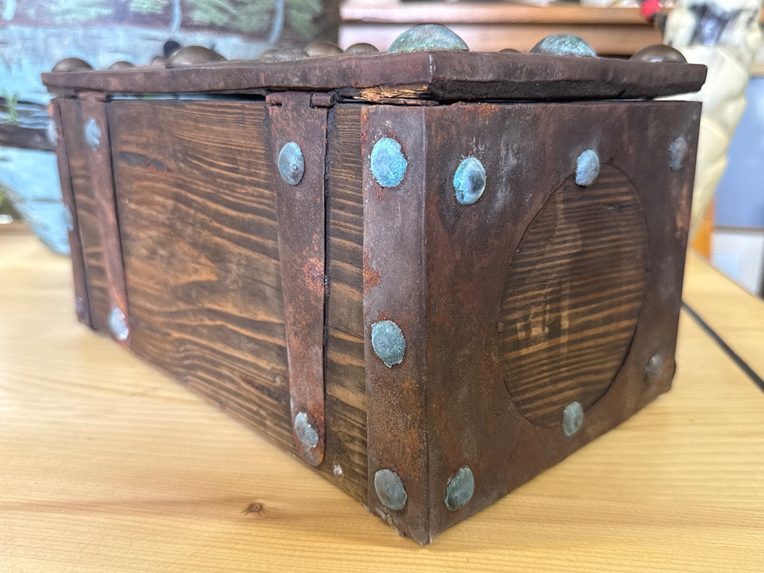 Coffre Fort Touareg Boîte en bois – Vintage – Boîte – Métal clouté rustique
