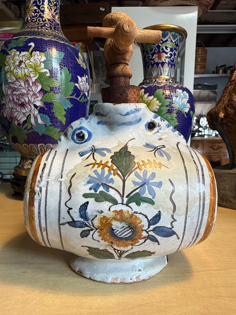 Pichet barillet en faïence – Art de la table – Décor fleurs robinet bois