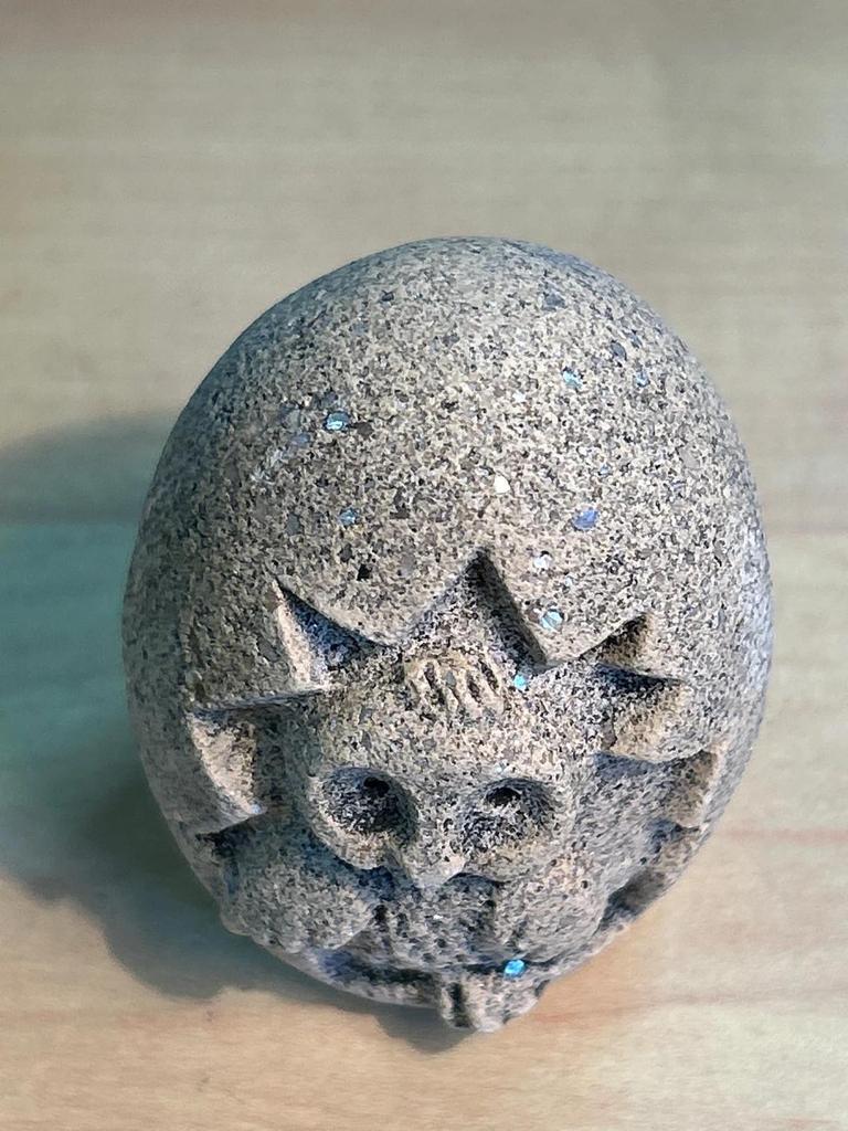 Statuette sculpté Chouette / Hibou en pierre dans un oeuf