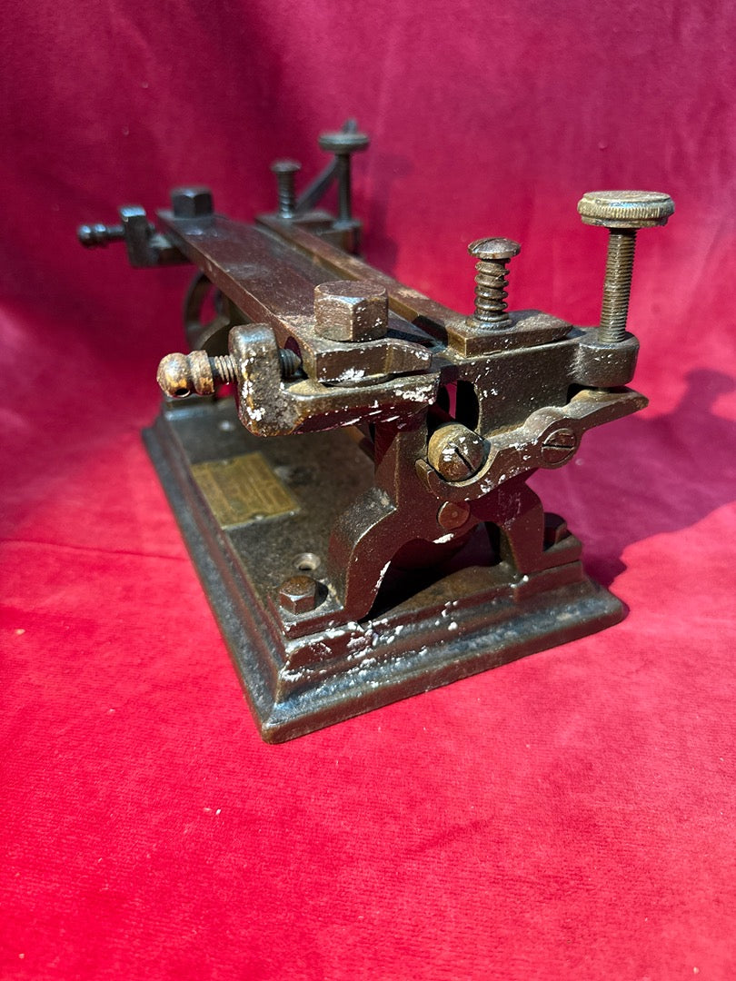 Machine à parer le cuir ancienne Mayer et Flamery Paris