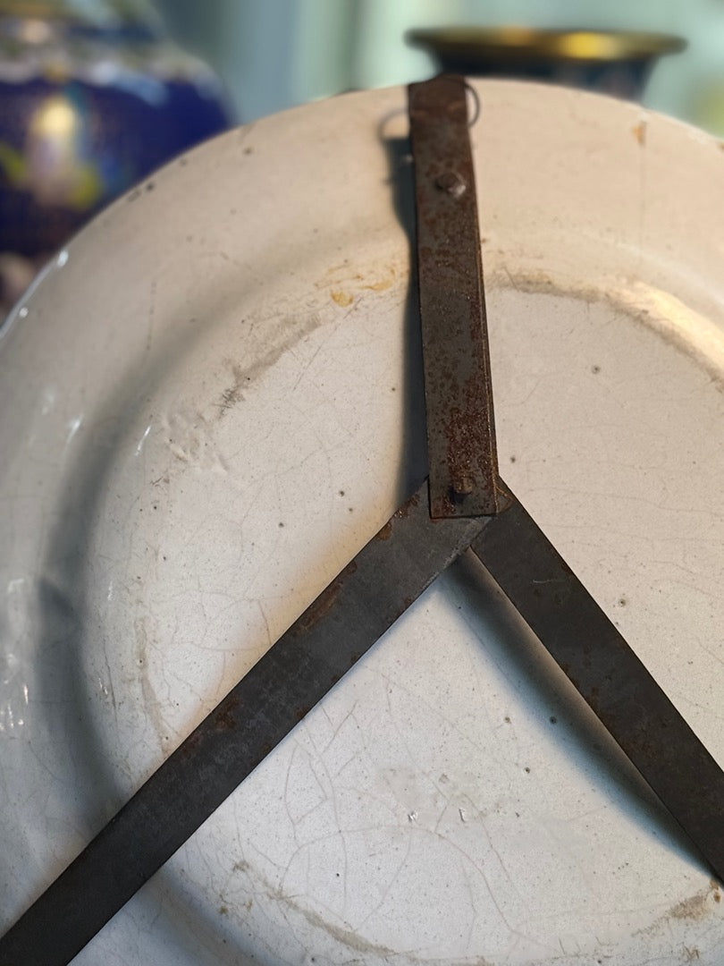 Assiette en faïence – Nevers – Céramique – Dame au parasol