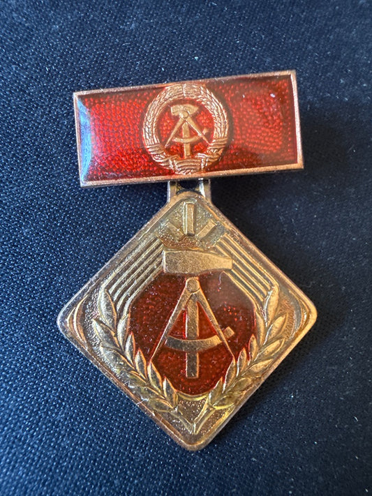 Médaille – Rda – Militaria – Travail Socialiste Est Allemand