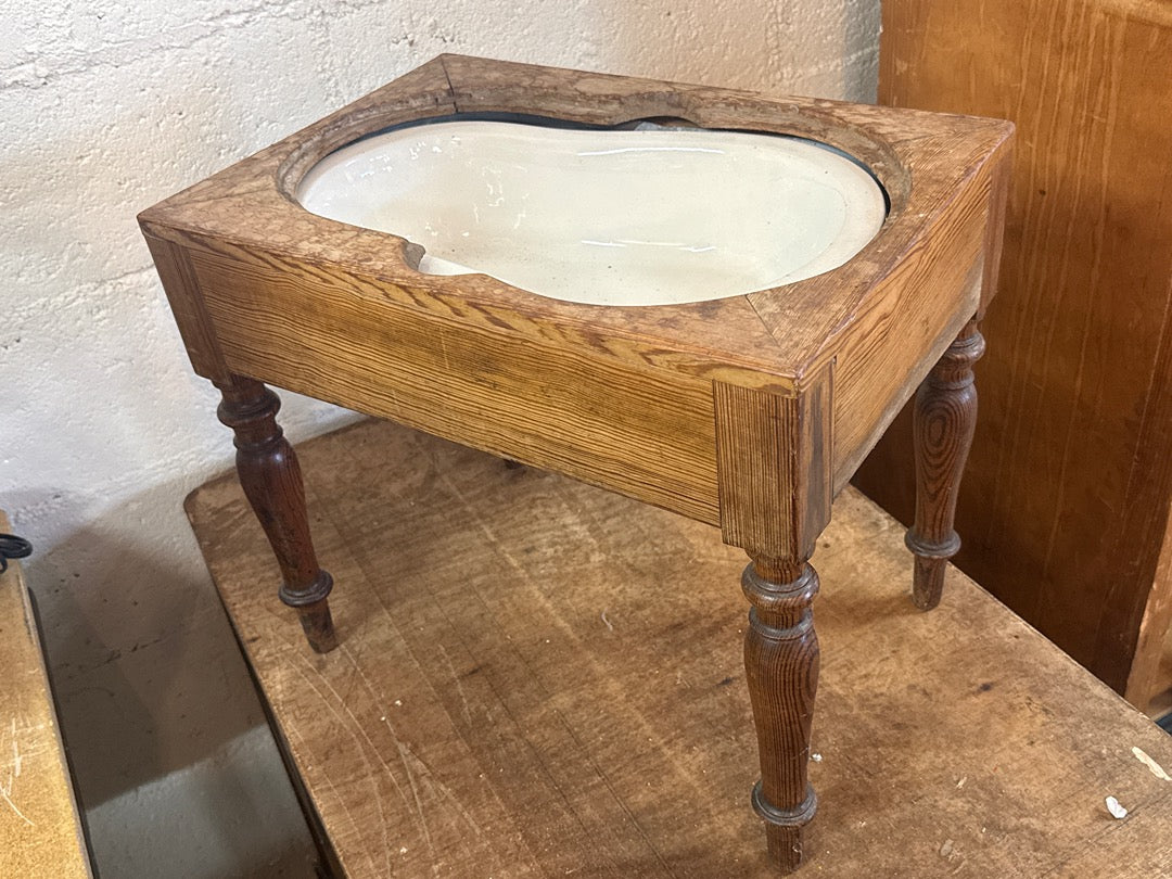 Meuble ancien – Banc de toilette en bois
