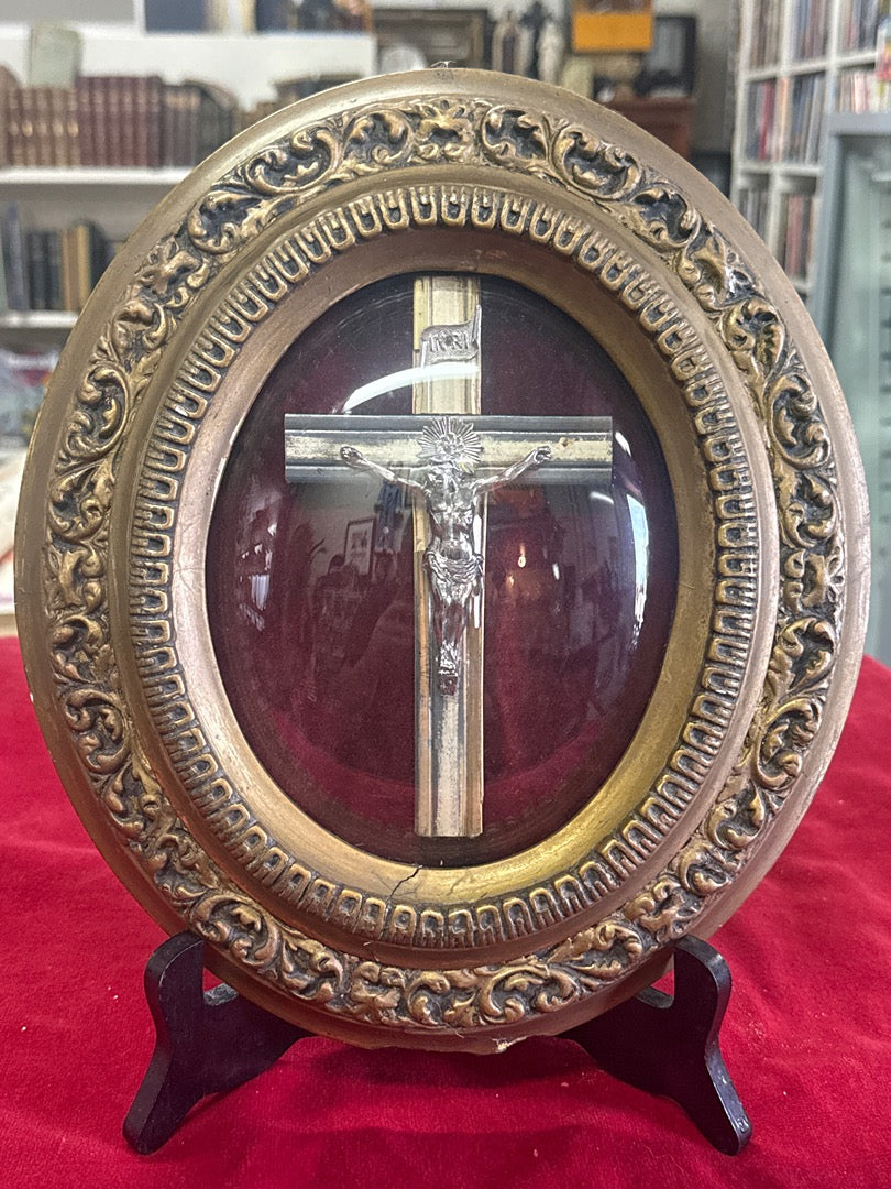 Cadre crucifix – Ornements – Cadre médaillon ancien doré