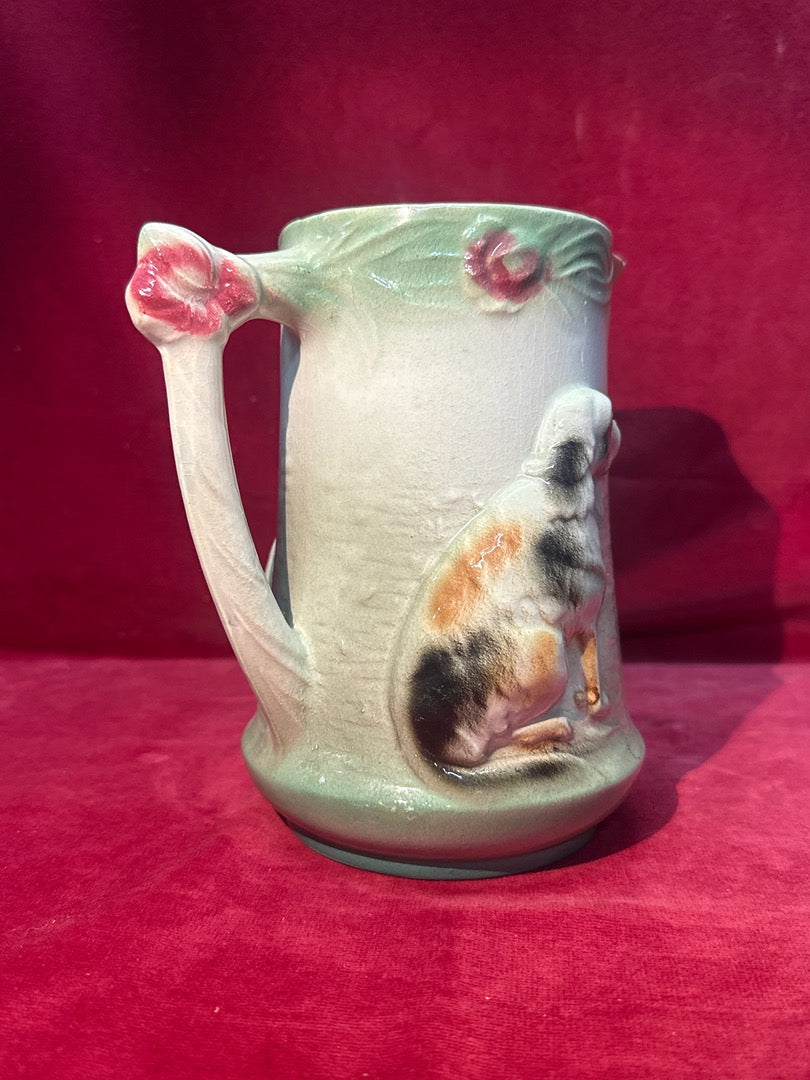 Pichet en céramique barbotine motif chien