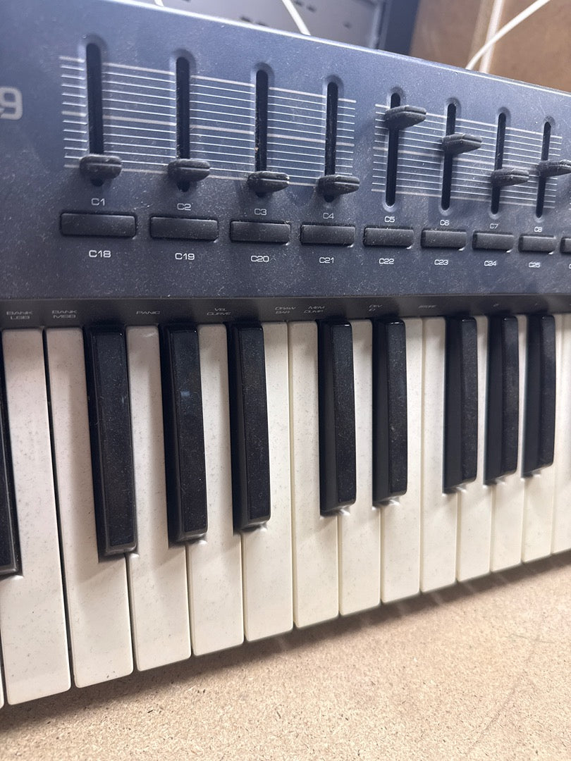 Clavier maître – M-audio Oxygen 49 3rd gen – Instruments de musique – Contrôleur Midi gris