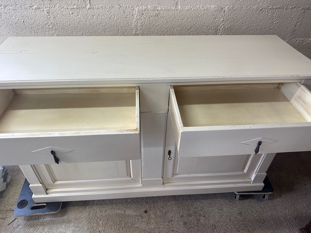 Buffet bas blanc vintage – Meuble de rangement