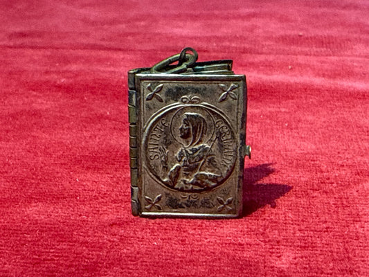 Pendentif livre Souvenir de Pibrac Sainte Germaine métal