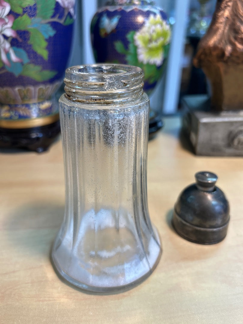 Salière – Ancien – Ustensiles De Cuisine – En Verre