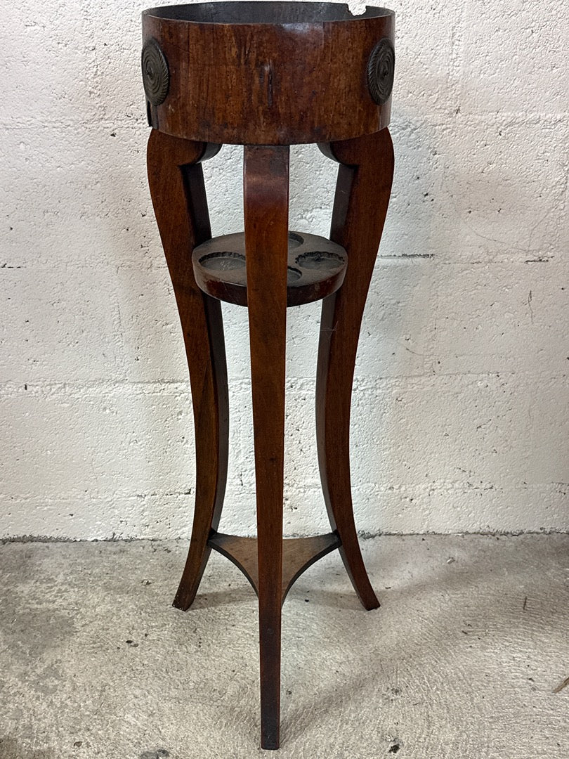 Ancienne sellette ou meuble de toilette tripode vintage en bois sculpté