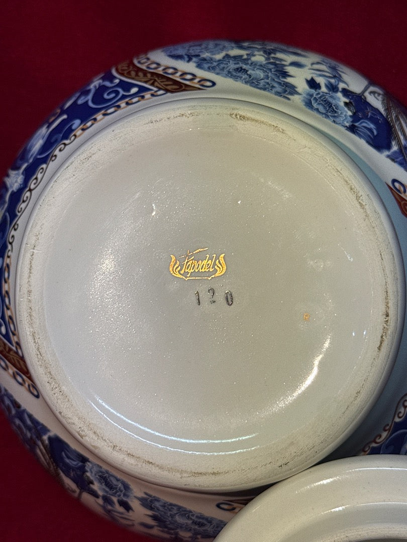 Bonbonnière en porcelaine motifs paons Japodel 120
