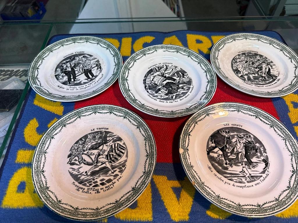 Lot d’assiettes vintage humoristique faïence St Amand