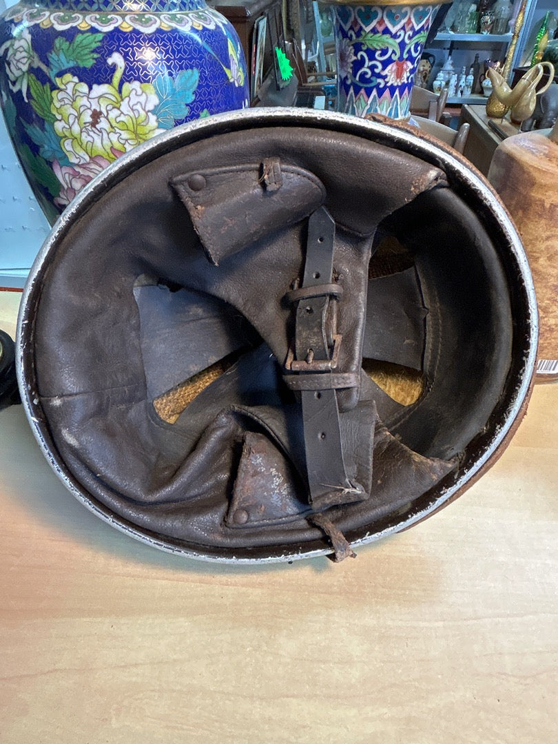 Casque de moto vintage en acier noir – Ancien modèle