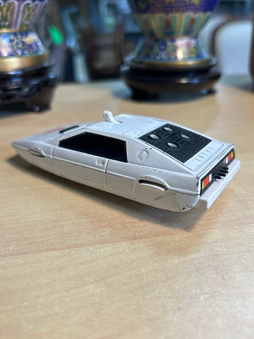 Voiture miniature Lotus Esprit 007 Corgi