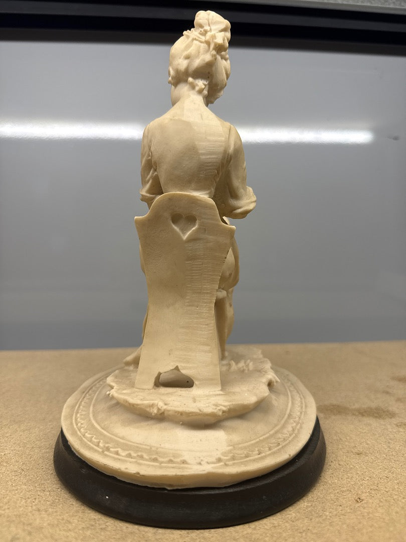 Statuette – Ornements – Femme et enfant lecture vintage